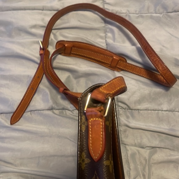 Louis Vuitton cross body bag authentic - Picture 5 of 6